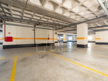 Escritório para Arrendamento em Lordelo do Ouro e Massarelos