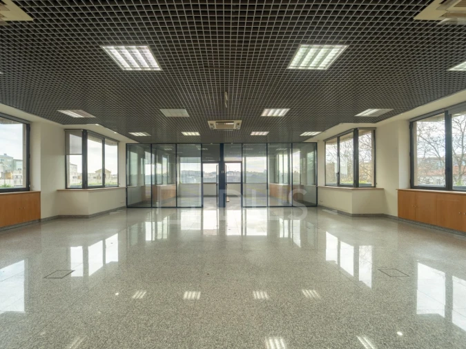 Escritório para Arrendamento em Lordelo do Ouro e Massarelos Foto 12