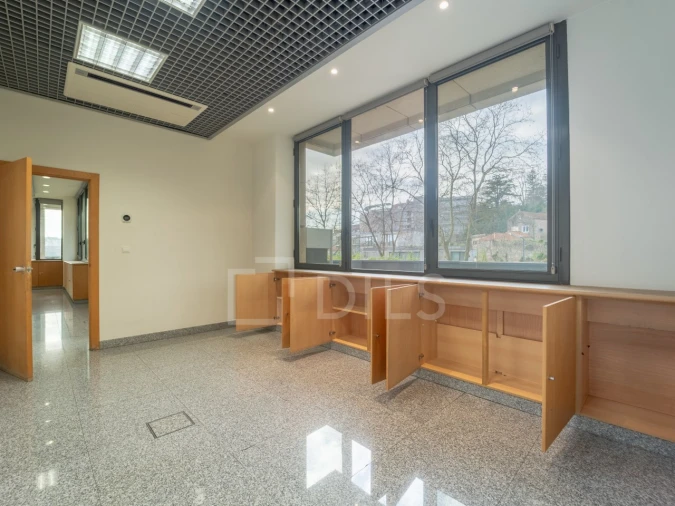 Escritório para Arrendamento em Lordelo do Ouro e Massarelos Foto 15