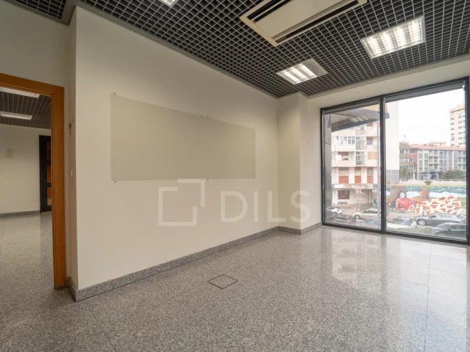 Escritório para Arrendamento em Lordelo do Ouro e Massarelos Foto 38