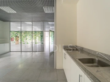 Escritório para Arrendamento em Lordelo do Ouro e Massarelos