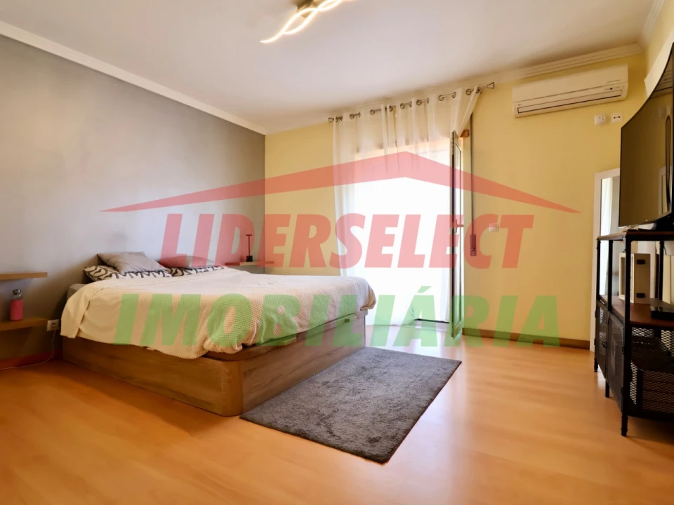 Moradia T3 para Venda em Silveira Foto 14