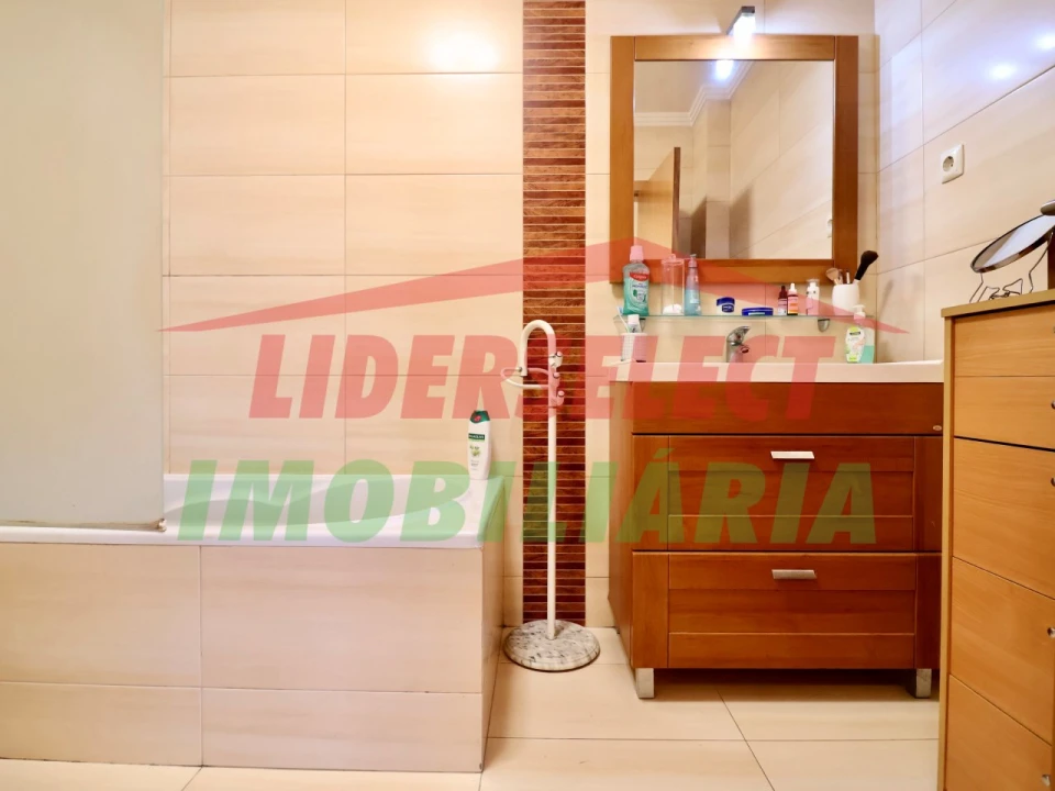 Moradia T3 para Venda em Silveira Foto 19