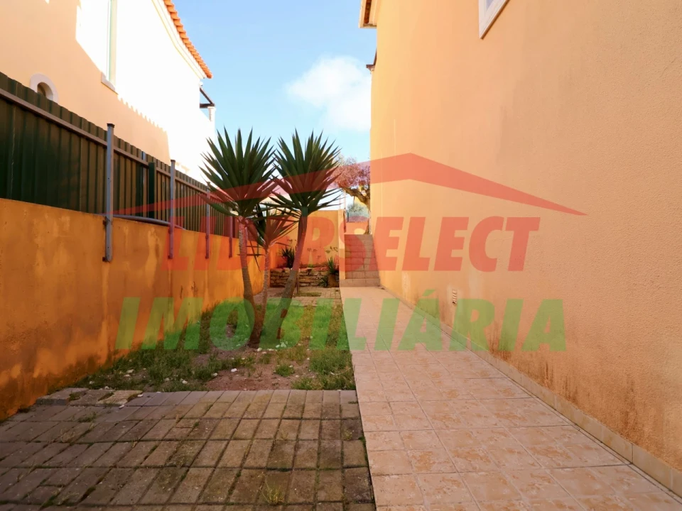 Moradia T3 para Venda em Silveira Foto 38