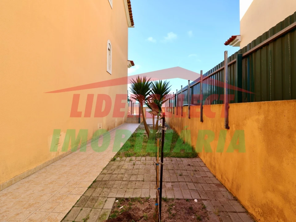 Moradia T3 para Venda em Silveira Foto 39