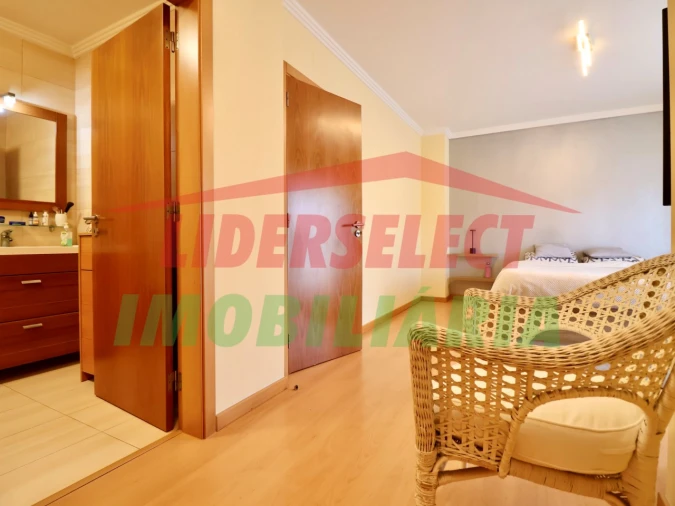 Moradia T3 para Venda em Silveira Foto 17