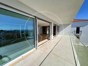 Apartamento T4 para Arrendamento em Carcavelos e Parede