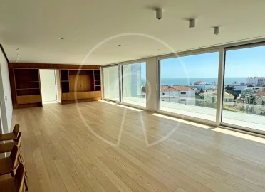 Apartamento T4 para Arrendamento em Carcavelos e Parede