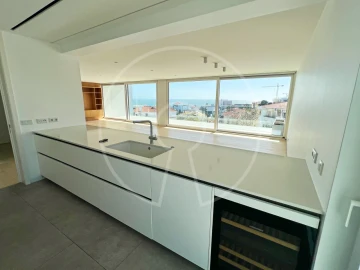 Apartamento T4 para Arrendamento em Carcavelos e Parede