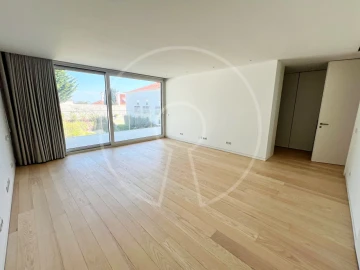 Apartamento T4 para Arrendamento em Carcavelos e Parede
