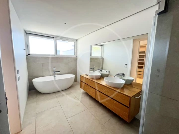 Apartamento T4 para Arrendamento em Carcavelos e Parede