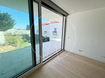 Apartamento T4 para Arrendamento em Carcavelos e Parede