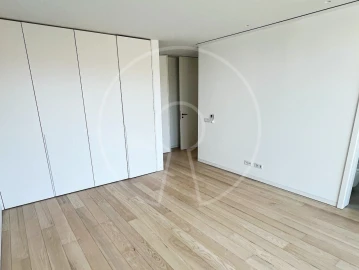Apartamento T4 para Arrendamento em Carcavelos e Parede