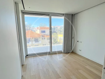 Apartamento T4 para Arrendamento em Carcavelos e Parede