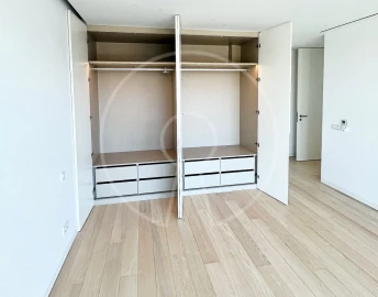 Apartamento T4 para Arrendamento em Carcavelos e Parede
