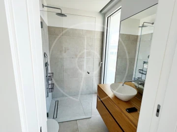 Apartamento T4 para Arrendamento em Carcavelos e Parede