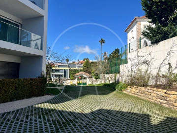 Apartamento T4 para Arrendamento em Carcavelos e Parede