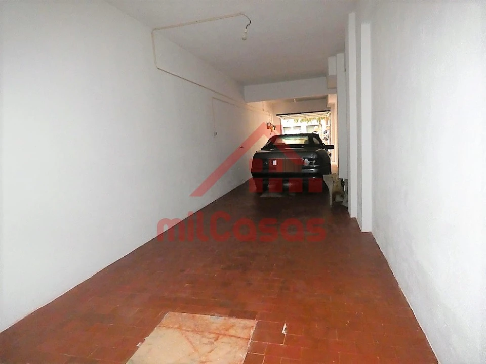 Garagem para Venda em Massamá e Monte Abraão Foto 5