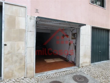 Garagem para Venda em Massamá e Monte Abraão