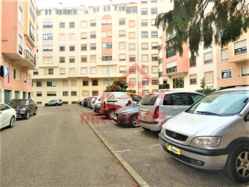 Garagem para Venda em Massamá e Monte Abraão