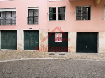 Garagem para Venda em Massamá e Monte Abraão