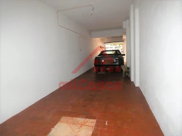 Garagem para Venda em Massamá e Monte Abraão