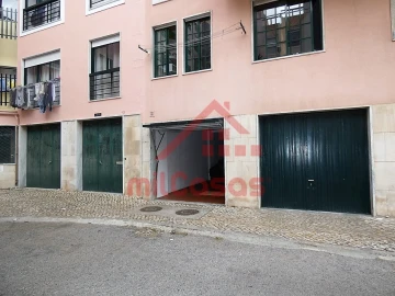 Garagem para Venda em Massamá e Monte Abraão