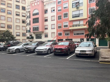 Garagem para Venda em Massamá e Monte Abraão