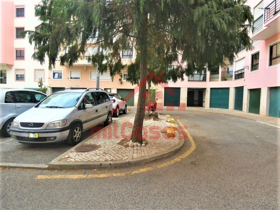 Armazém para Venda em Massamá e Monte Abraão Foto 1