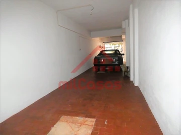 Armazém para Venda em Massamá e Monte Abraão