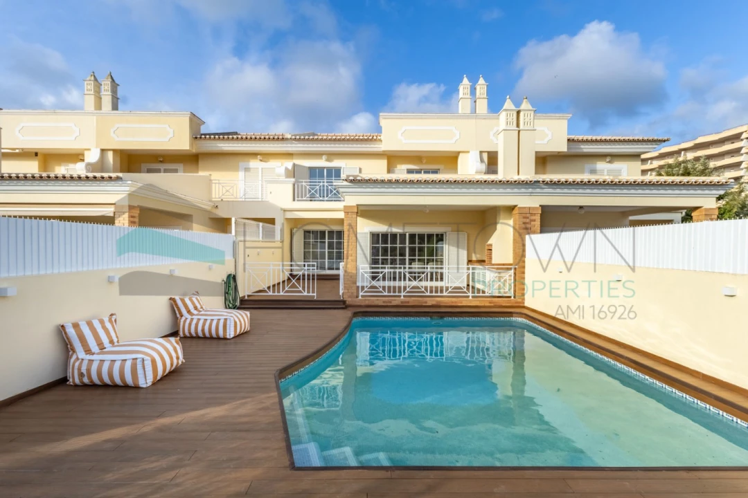 Moradia T4 para Venda em Quarteira Foto 12