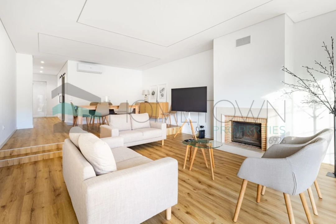 Moradia T4 para Venda em Quarteira Foto 2