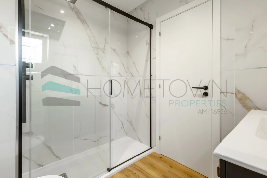 Moradia T4 para Venda em Quarteira Foto 17