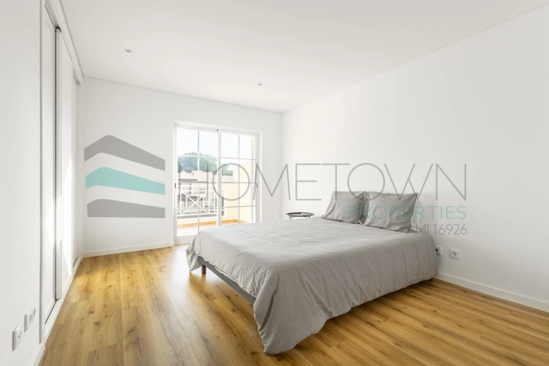 Moradia T4 para Venda em Quarteira Foto 27