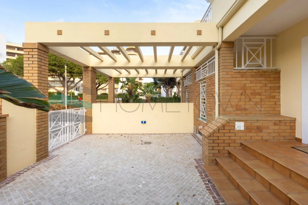 Moradia T4 para Venda em Quarteira Foto 51