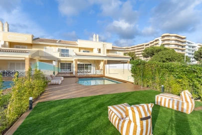 Moradia T4 para Venda em Quarteira