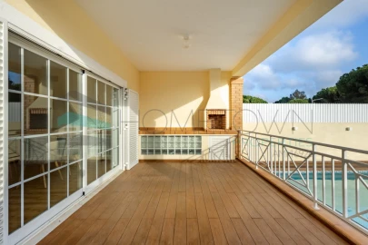 Moradia T4 para Venda em Quarteira