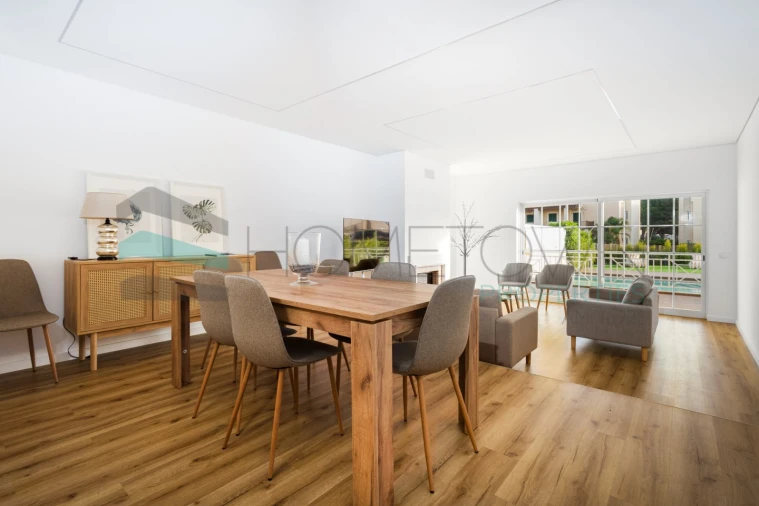 Moradia T4 para Venda em Quarteira Foto 3