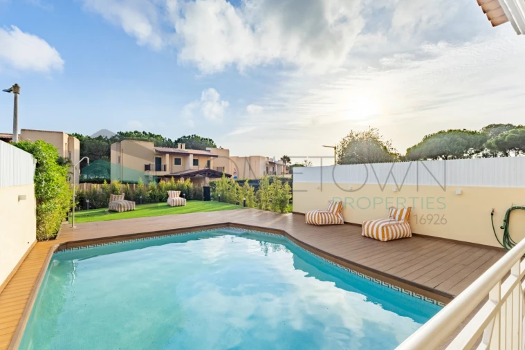 Moradia T4 para Venda em Quarteira Foto 6