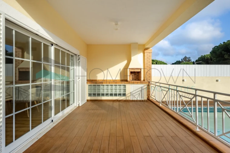 Moradia T4 para Venda em Quarteira Foto 19