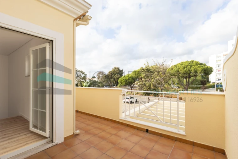 Moradia T4 para Venda em Quarteira Foto 26