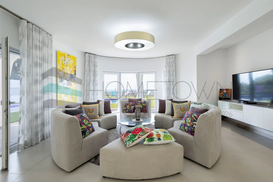 Moradia T4 para Venda em Santa Barbara de Nexe Foto 5