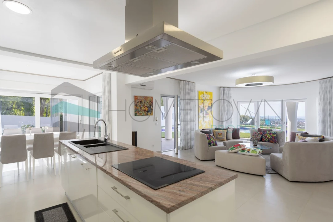 Moradia T4 para Venda em Santa Barbara de Nexe Foto 9