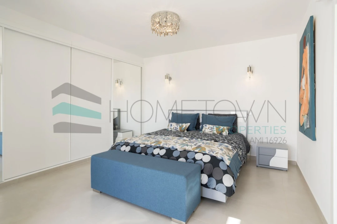 Moradia T4 para Venda em Santa Barbara de Nexe Foto 13