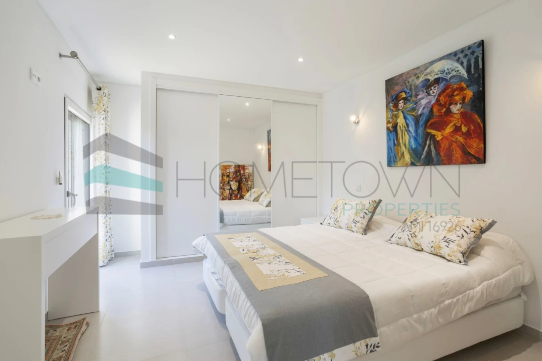 Moradia T4 para Venda em Santa Barbara de Nexe Foto 18