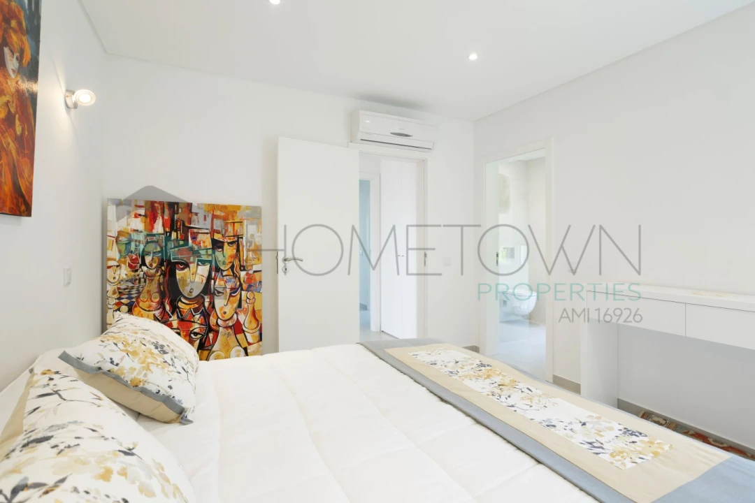 Moradia T4 para Venda em Santa Barbara de Nexe Foto 19