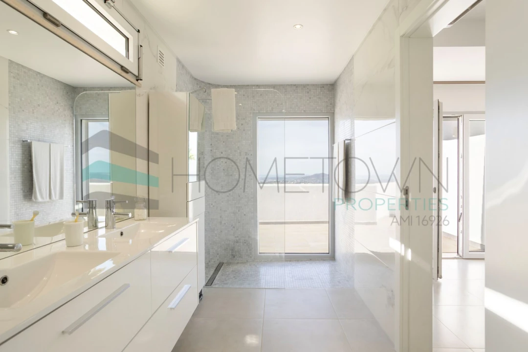 Moradia T4 para Venda em Santa Barbara de Nexe Foto 22