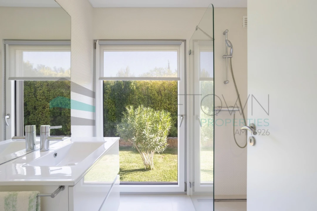 Moradia T4 para Venda em Santa Barbara de Nexe Foto 26