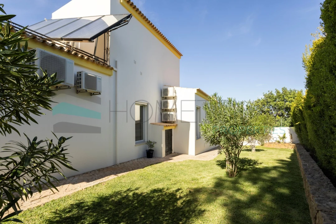 Moradia T4 para Venda em Santa Barbara de Nexe Foto 41