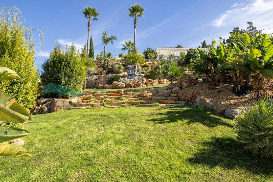 Moradia T4 para Venda em Santa Barbara de Nexe Foto 50